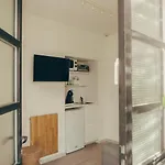 Naos Apartments - Beachside & Downtown Stay