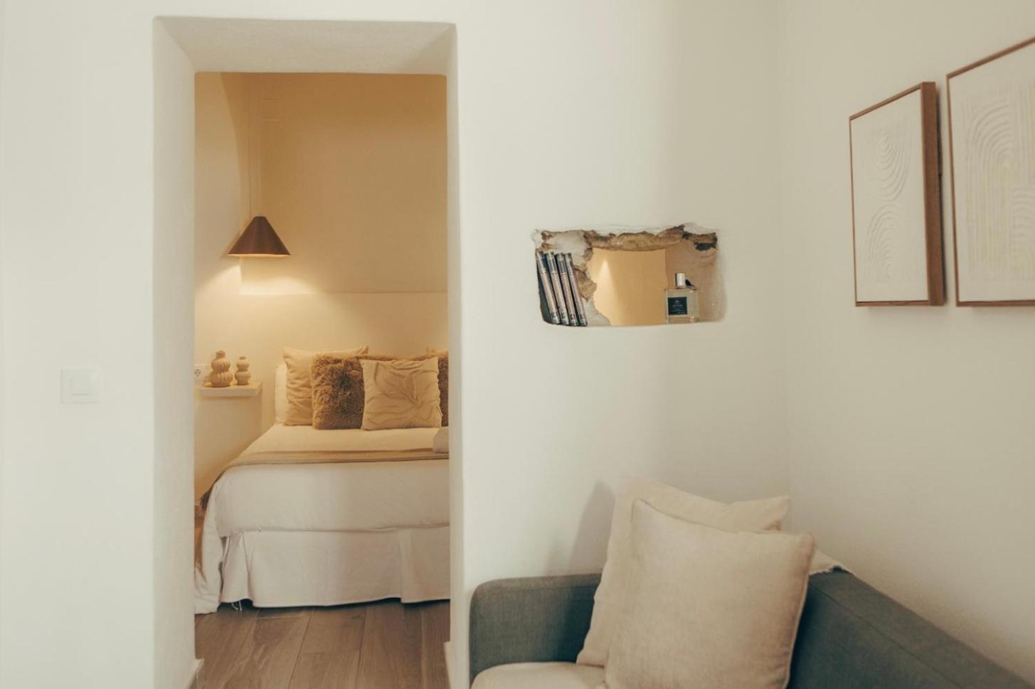 Naos - Beachside & Downtown Apartment
