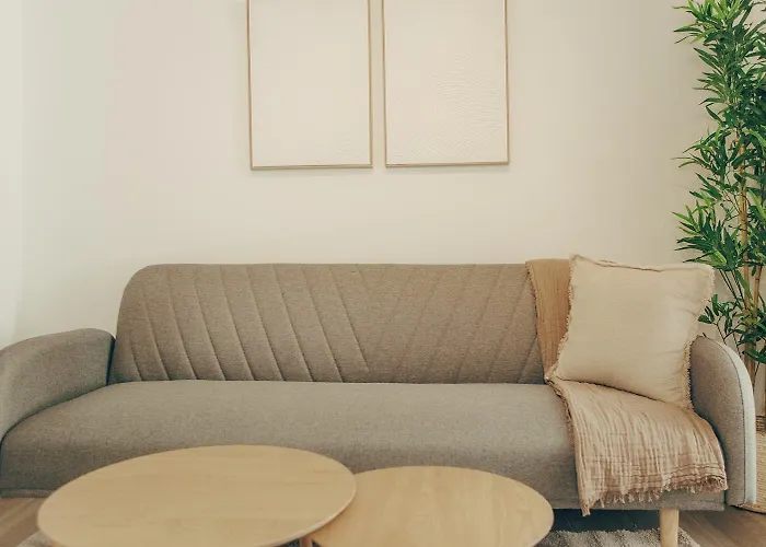 Naos Apartments - Beachside & Downtown Stay