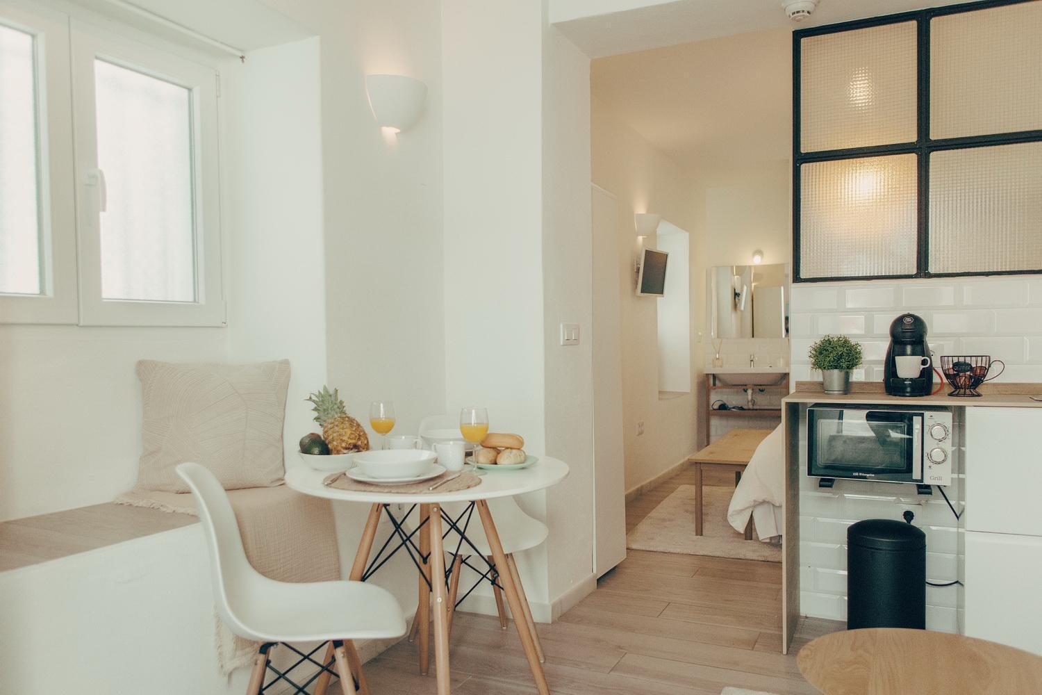 Naos - Beachside & Downtown Apartment