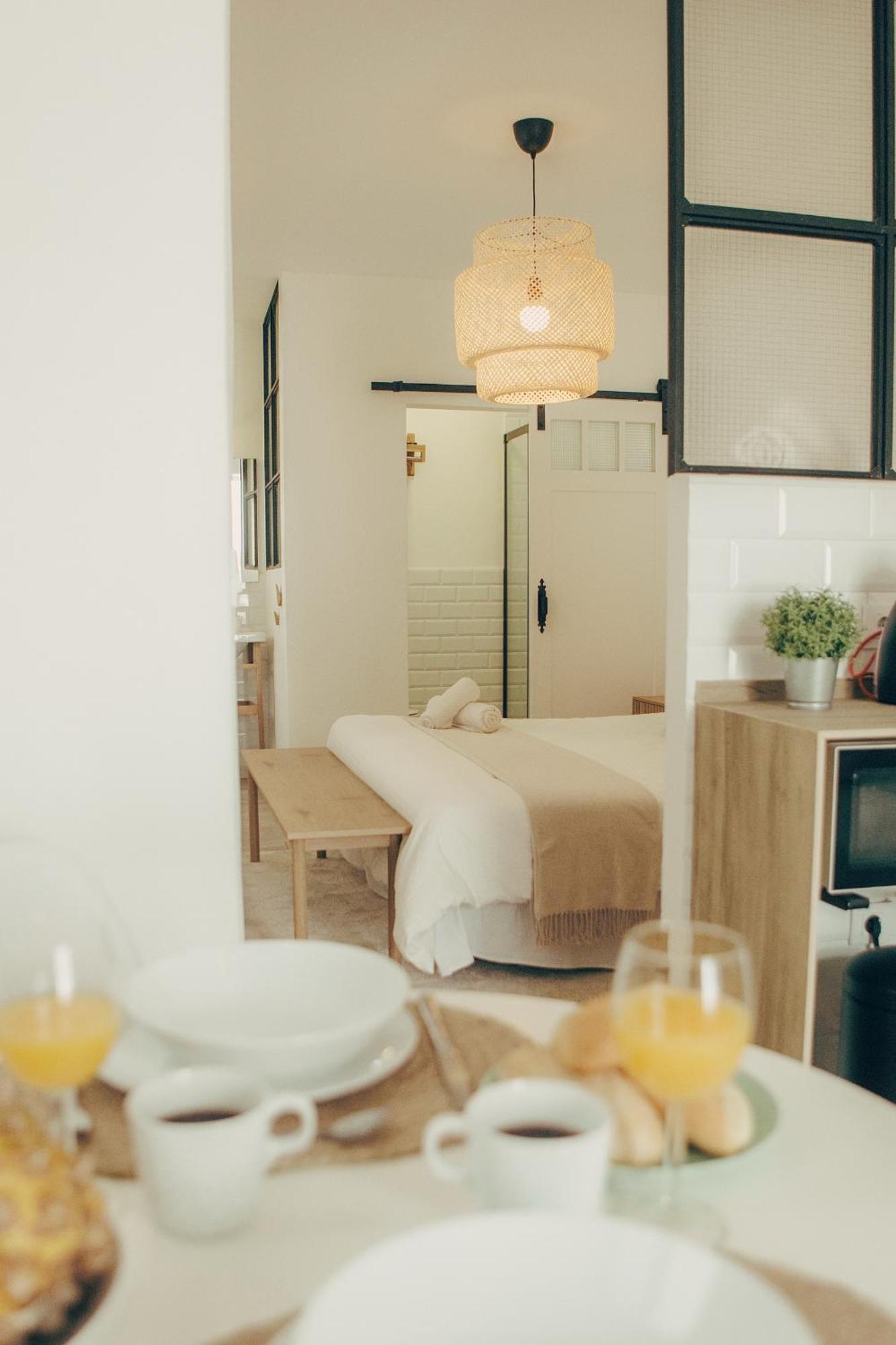 Naos - Beachside & Downtown Apartment