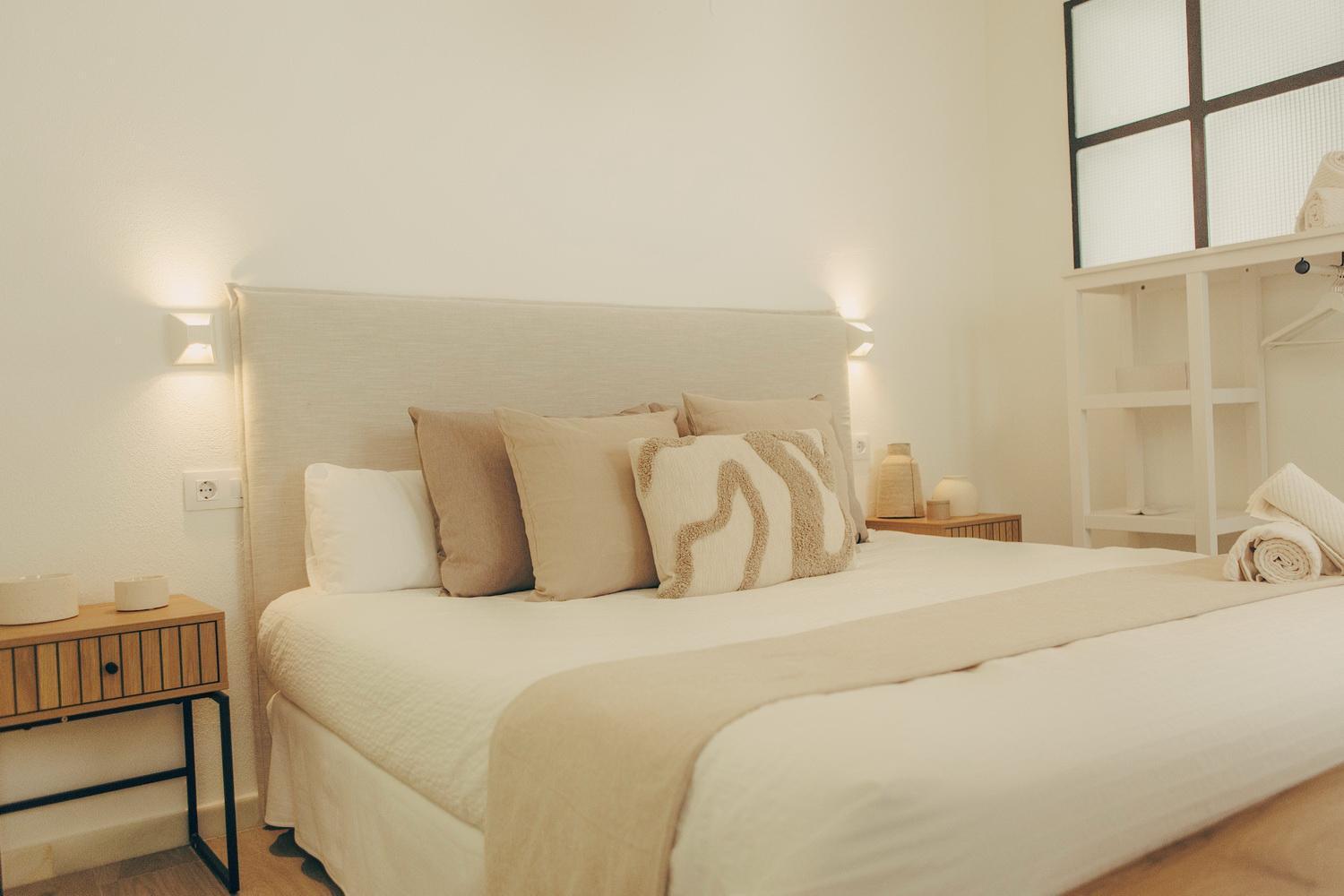 Naos - Beachside & Downtown Apartment